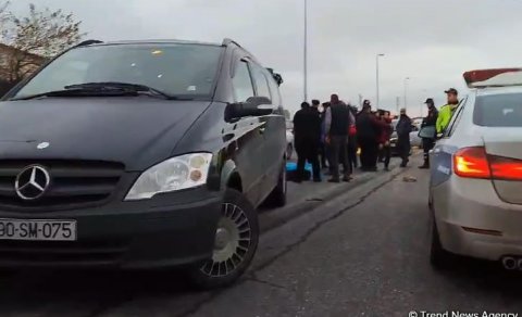 Bakıda sərnişin avtobusu piyadaları vurub öldürdü - VİDEO