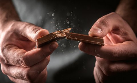Tünd şokoladın gözlənilməz faydalı xüsusiyyətləri ortaya çıxdı