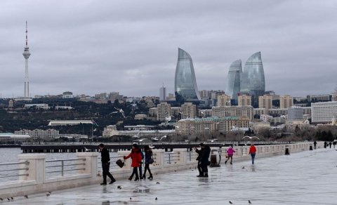 Bakıda sıfır dərəcəyə yaxın şaxta olub, qar yağır - FAKTİKİ HAVA