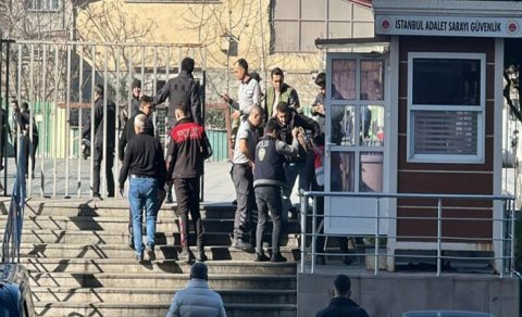 İstanbulda məhkəməyə hücum edildi, 2 nəfər öldürüldü, 3 polis yaralandı