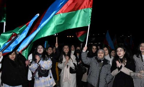 Bakıda İlham Əliyevə dəstək yürüşü keçirilir