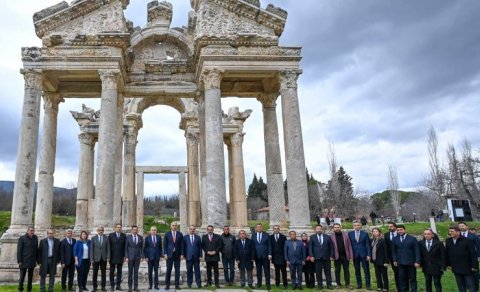 Türkiyənin mədəniyyət və turizm naziri qədim Afrodisiası tanıtdı
