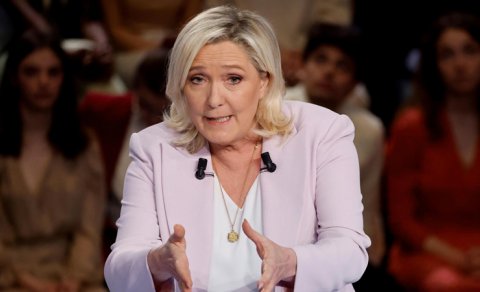 Le Pen Makrondan fransızların həyatı ilə oynamağı dayandırmağı tələb etdi