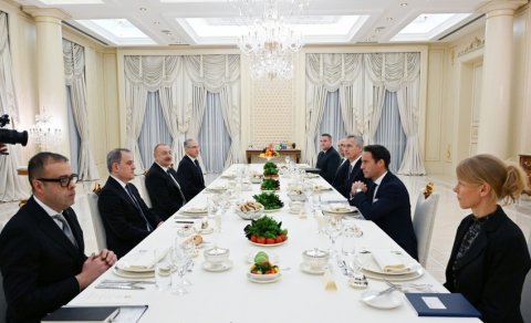 Prezidentin NATO-nun Baş katibi ilə şam yeməyi əsnasında geniş tərkibdə görüşü olub