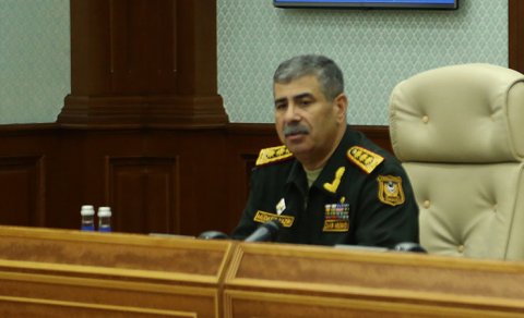 Nazir müşavirə keçirdi, Ermənistanla şərti sərhəddə əməliyyat şəraiti təhlil edildi