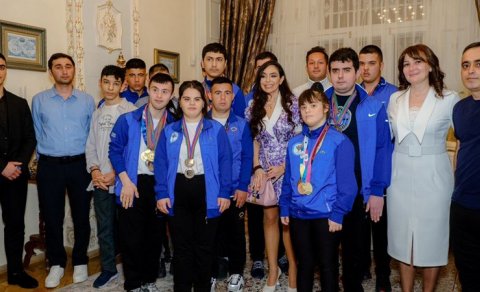 Leyla Əliyeva Azərbaycan Autizm Assosiasiyasının idmançı uşaqları ilə görüşdü - FOTO