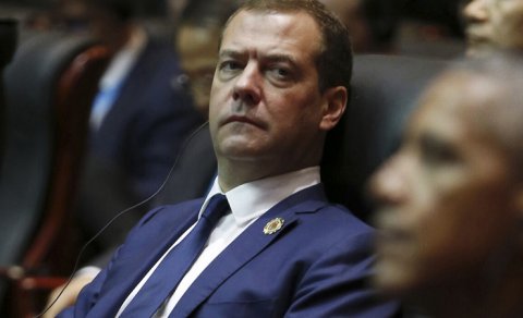 Medvedev bitərəf ölkələrə Ukrayna ilə bağlı sülh sammitə görə xəbərdarlıq etdi
