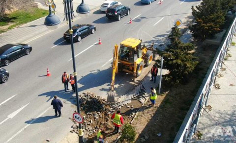 8 Noyabr prospektindəki bu ev piyadaların yolunu əlindən alıb