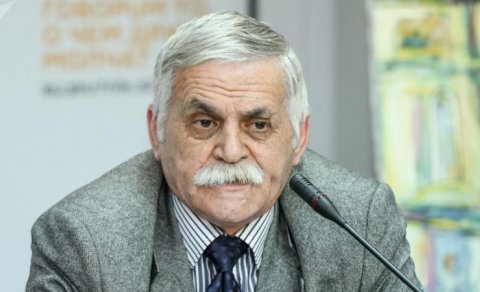 Professor atlı heykəllərin sirlərini açdı