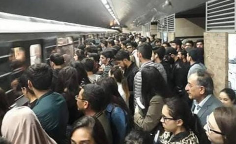 Metrodakı sıxlığa səbəb nədir? - Ekspertdən açıqlama