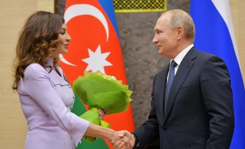 Vladimir Putin Mehriban Əliyevanı təbrik etdi
