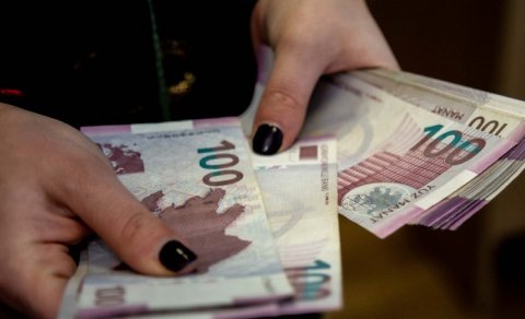Bakıda ilginc dələduzluq: Yol kənarında ağlayan qadına 68 min "atdı" - "Generalın adamı"
