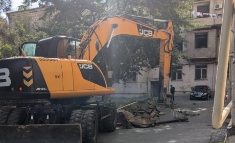 İçində yaşayış olan bina sökülür - FOTO