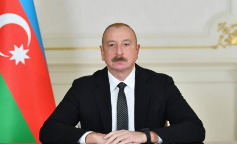 İlham Əliyev həmkarlarını təbrik etdi
