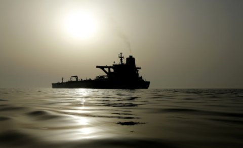 Sanksiyaya məruz qalan tankerlər Rusiya neftini nəql etməyə davam edir - "Bloomberg"