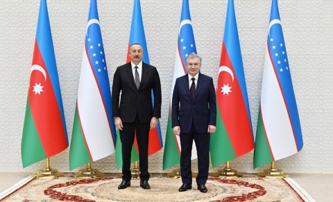 Şavkat Mirziyoyev İlham Əliyevi təbrik etdi