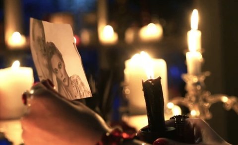Ərə getmək istəyən qadın falçıya yazdı, 22 mini getdi: "Mənimlə evlənəcəksən"