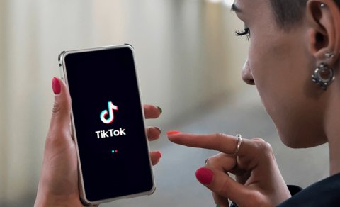 "TikTok"u zəbt edən qeyri-etik paylaşımlar: Sosial şəbəkələrlə bağlı qanun niyə qəbul edilmir?
