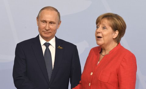 Angela Merkel: "Putin Rusiyanı böyük gücə çevirmək istəyir"