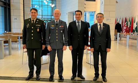 Hikmət Hacıyev NATO nümayəndələrini Azərbaycanın xarici və təhlükəsizlik siyasəti barədə məlumatlandırdı
