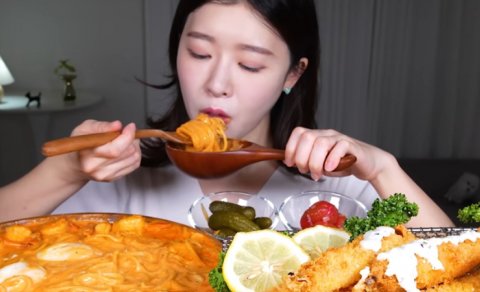 Gəncləri ölümə sürükləyən “mukbang” trendi: Gəncləri qoruyun!