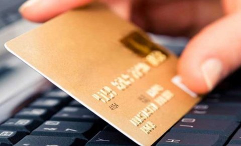 “Bank hesab müqaviləsi bağlamadan kart verir”