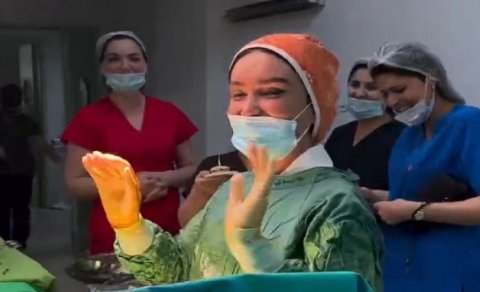 Əməliyyat zamanı ad günü qeyd edilən cərrah İŞDƏN ÇIXARILDI