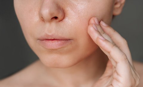 Dermatoloq qışda quru dəri ilə mübarizə yollarını açıqladı