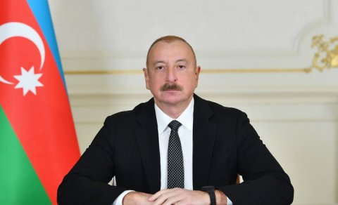 Prezident Trampı təbrik etdi