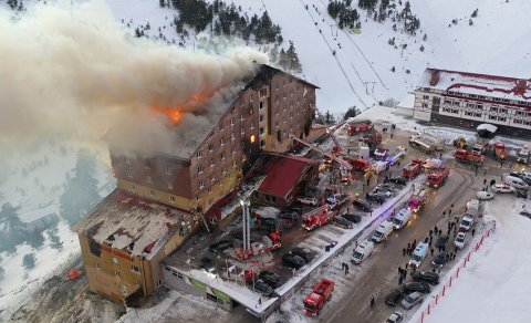 Türkiyənin Ədliyyə Nazirliyi: Boluda hoteldə yanğın zamanı 78 nəfər həyatını itirib