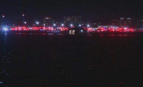 ABŞ-da sərnişin təyyarəsi helikopterlə toqquşdu: Azı 19 nəfər ölüb