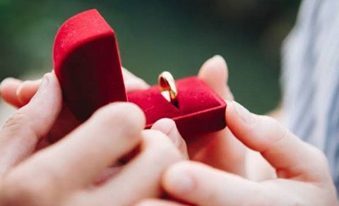 Bərbər özünü "polkovnik" kimi tanıtdı, evlilik təklif etdi, 600 mini ələ keçirdi - Bu cəza verildi

