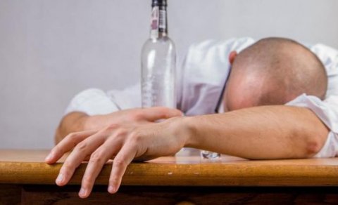 Alkoqol zəhərlənməsinə səbəb nədir?