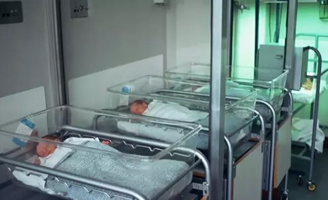 81 körpənin atası: Tibb dünyasında səs-küyə səbəb olan hadisə
