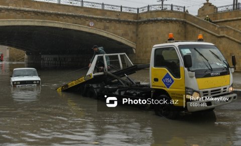 Bakıda "Bağırov" körpüsünü su basdı - FOTO