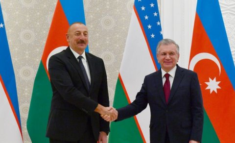 Şavkat Mirziyoyev Azərbaycan Prezidentinə zəng etdi

