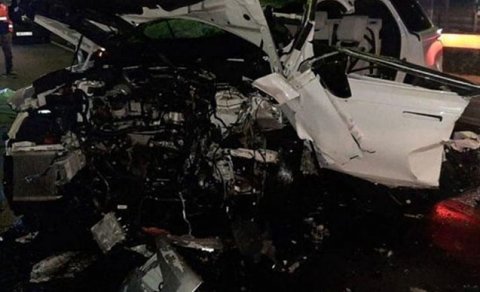 Avtomobil idman zalına çırpıldı - 25 yaşlı sürücü öldü