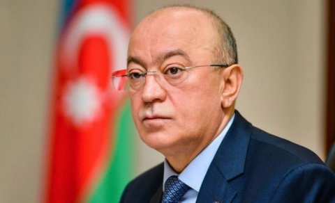 Nazir rəisi təqaüdə göndərdi