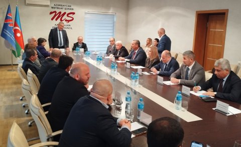 Səfir Birol Akgün Mətbuat Şurasında oldu - FOTO