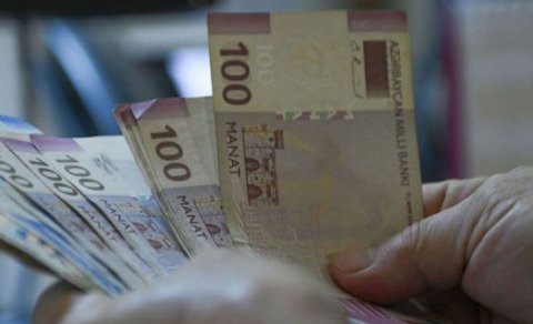 Azərbaycanda pul bazası apreldə 800 milyon manata yaxın azalıb