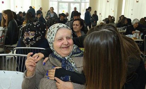 Qocalar evində neçə ahıl yaşayır?