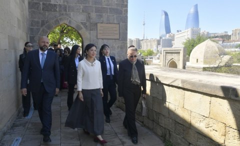 Vyetnamın KP MK-nın Baş katibinin xanımı İçərişəhərlə tanış oldu