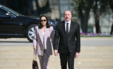 İlham Əliyev və Mehriban Əliyeva faşizm üzərində Qələbə uğrunda həlak olan azərbaycanlıların xatirəsini anıblar - YENİLƏBİB/FOT
