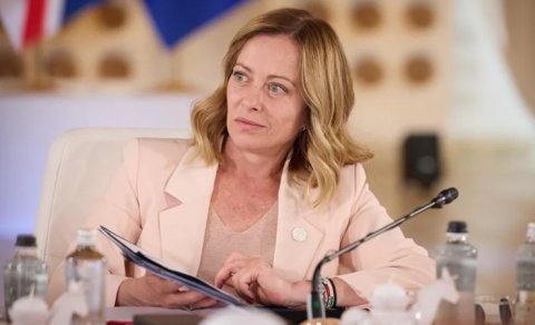 Melloni Euractiv sammitində iştirak etmədiyi üçün tənqid olunur