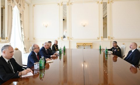 Prezident Türkiyənin milli müdafiə nazirini qəbuletdi - FOTO
