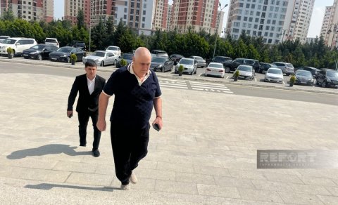 Şərurlu İsfəndiyar barəsindəki şikayətlə bağlı məhkəməyə gəldi
