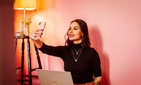 Gənclər niyə influencer olmaq istəyir?