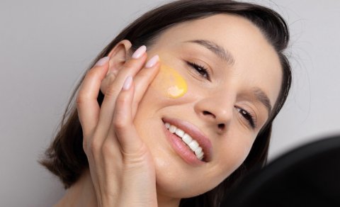 Kosmetoloq: Allergiya xəstələri vitaminli kosmetik vasitələrdən uzaq durmalıdır