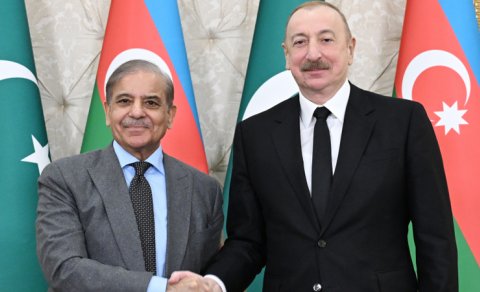 Şahbaz Şərif diplomatik dəstəyə görə İlham Əliyevə təşəkkür etdi
