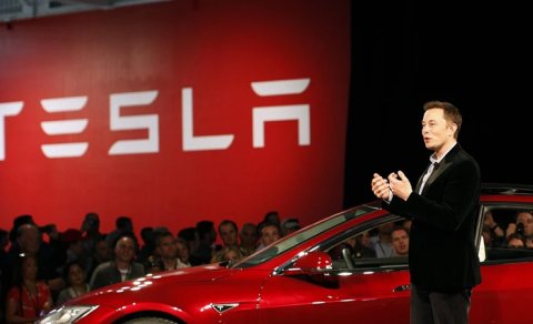 Keçmiş ABŞ hərbçisi Maska nifrətini "Tesla" maşınını tankla əzərək göstərdi - VİDEO